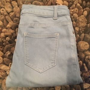 💙RUE21 mid rise skinny jeans.